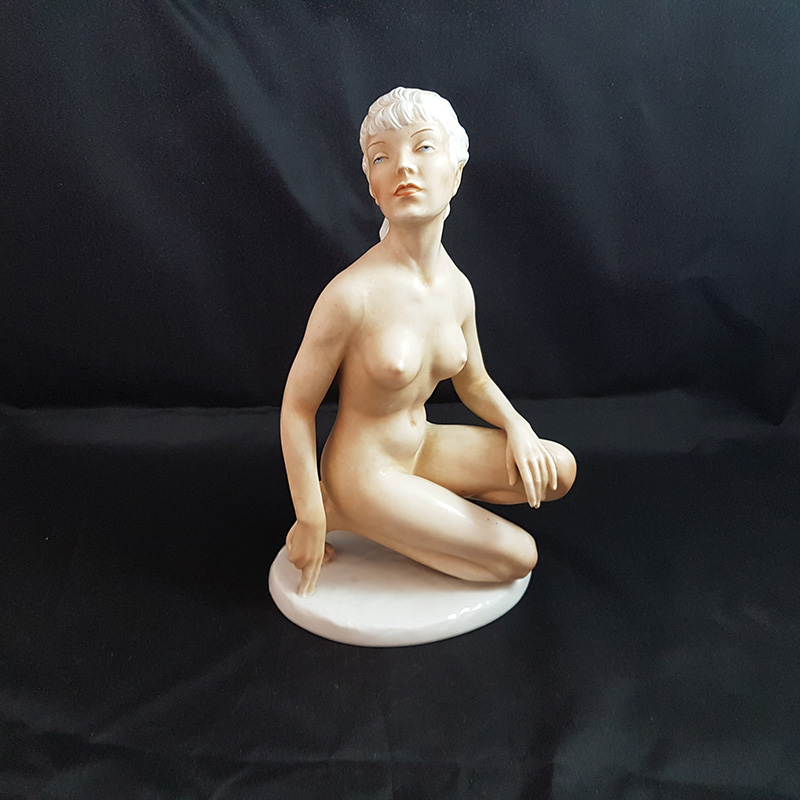 Porzellanfigur nackte Frau